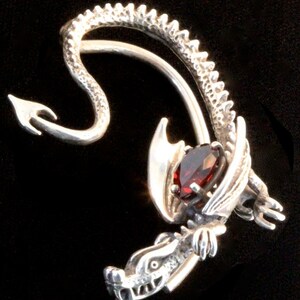 Thron Drache Ohr wickeln mit Edelstein - Sterling Silber - Renaissance Stil Ohrring Mozambique Garnet