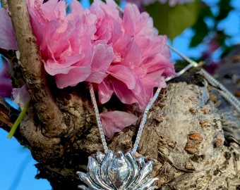 蓮のネックレス、花のネックレス、睡蓮のネックレス、蓮のチャーム、蓮