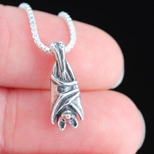Collar de murciélago colgante, pequeño colgante de murciélago de plata, dije de murciélago, dije pequeño de murciélago, collar de dije de plata esterlina, joyería de animales, regalo de murciélagos