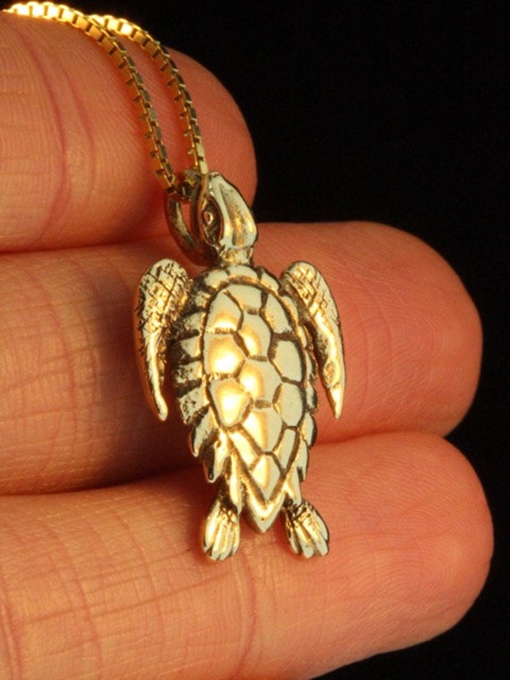 Gold sea turtle pendant deals