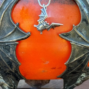 Collar de Halloween, collar de murciélago, dije de vuelo de murciélago de plata, colgante de murciélago, joyería de murciélago, joyería de Halloween, joyería gótica, dije de murciélago de plata esterlina