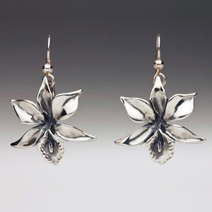 Boucles d&#39;oreilles orchidées Boucles d&#39;oreilles fleurs en argent sterling Fleur d&#39;orchidées Bijoux fleurs en argent Bijoux orchidées Bijoux Hawaï Boucles d&#39;oreilles en argent sterling