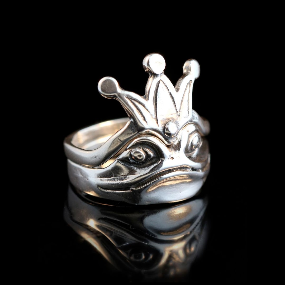 Frog ring with crown discount