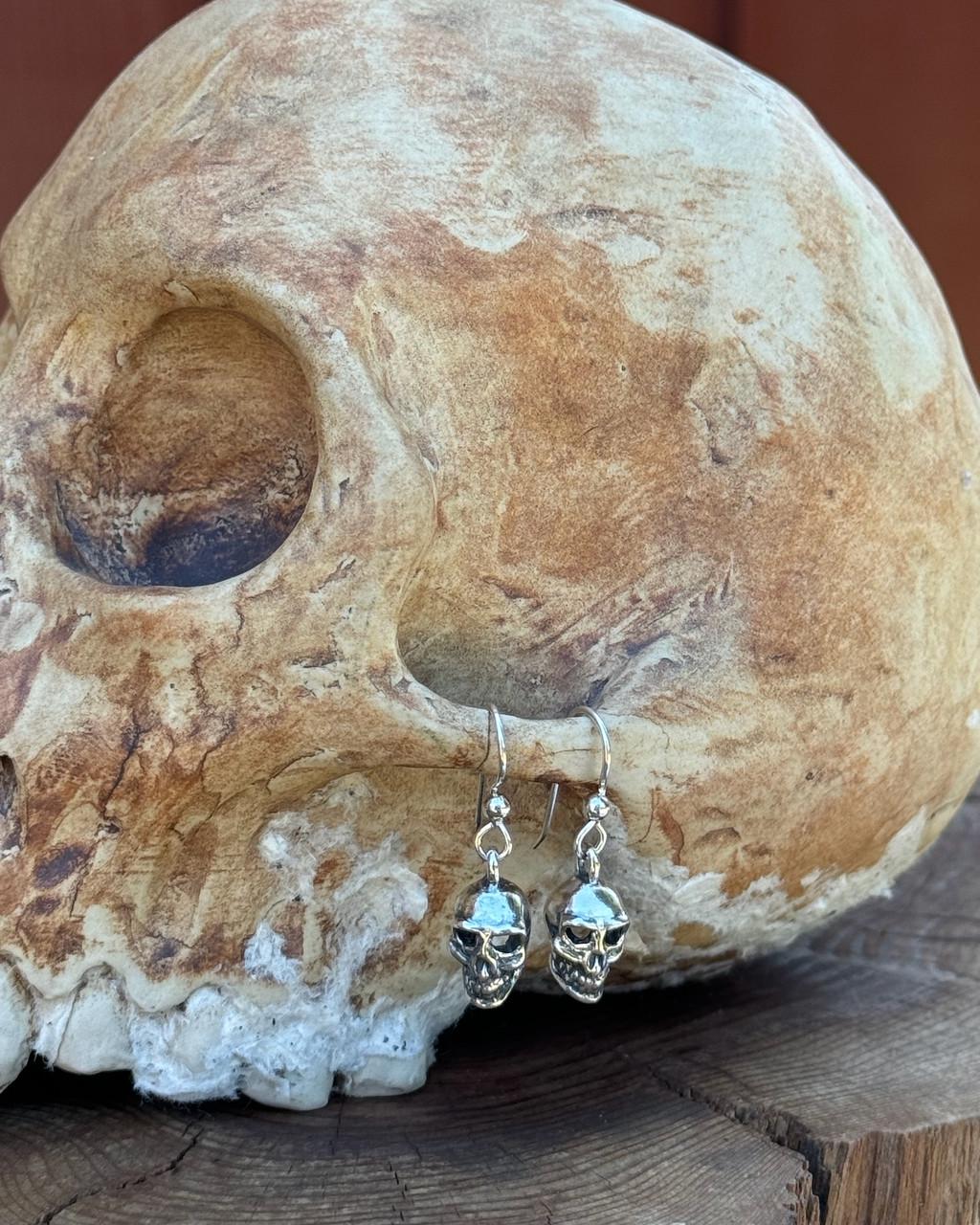 AeraVida Orecchini A Teschio In Argento Sterling 925 - Fatto A Mano In Thailandia - Simbolo Gotico Punk