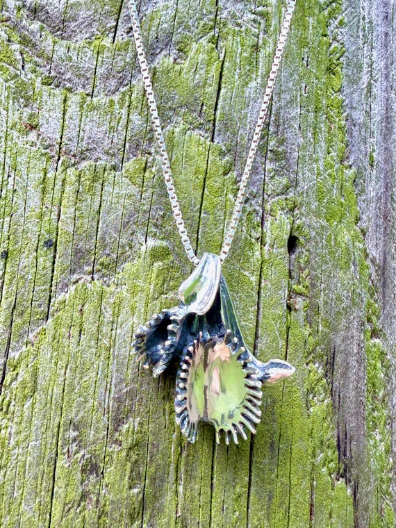 Venus Flytrap Charm Pendant - Sterling Silver - Carnivorous Plant Jewelry