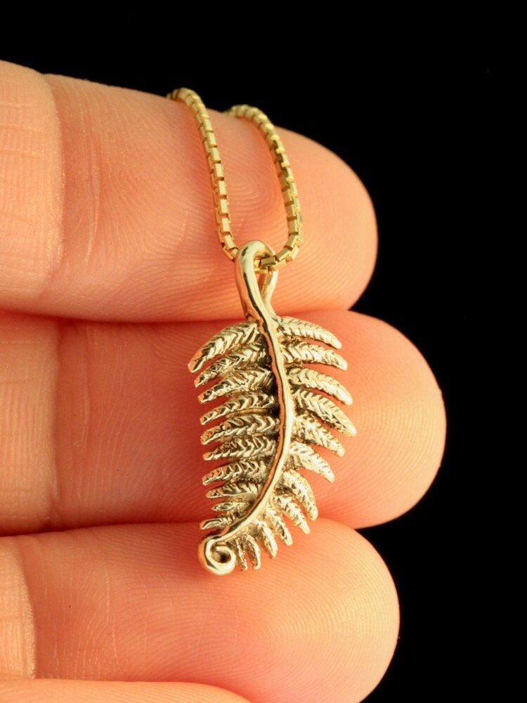 Fern pendant necklace in gold discount