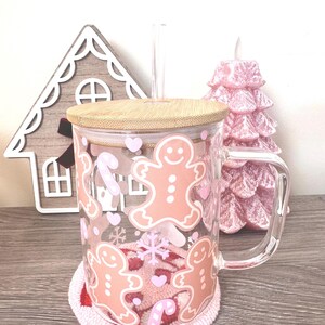 Pink Gingerbread Christmas Glass Mug, Christmas Pink, Pink Glass Can, Pink Christmas Aesthetic, Christmas Cups