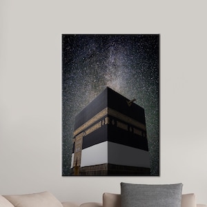 Kaaba Under Stars Canvas Wall Art, Islamic Sacred Mosque Poster, Mecca Night Sky Print for Muslim Home, Prayer Room or Spiritual Decor