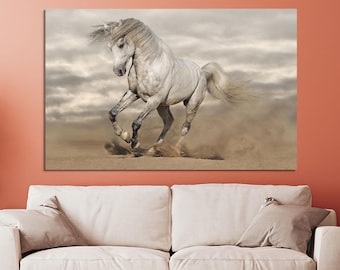 Stampa su tela di cavallo bianco in corsa: stampa di uno stallone rustico western