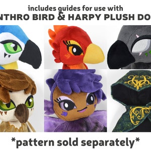 Puede incluir: Seis juguetes de peluche, incluyendo un p&aacute;jaro azul, un p&aacute;jaro rojo, un p&aacute;jaro gris, un b&uacute;ho marr&oacute;n, una criatura de pelo morado y una figura encapuchada gris. Los juguetes son todos antropom&oacute;rficos y tienen ojos grandes. El texto "includes guides for use with ANTHRO BIRD & HARPY PLUSH DOLL *pattern sold separately*" est&aacute; en la parte superior de la imagen.