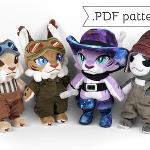 Może przedstawiać: Cztery pluszowe lalki zwierząt z goglami lotniczymi, kapeluszami i kombinezonami. Lalki są w różnych kolorach, w tym beżowym, brązowym, fioletowym i szarym. Tekst ".PDF pattern" znajduje się w prawym górnym rogu.