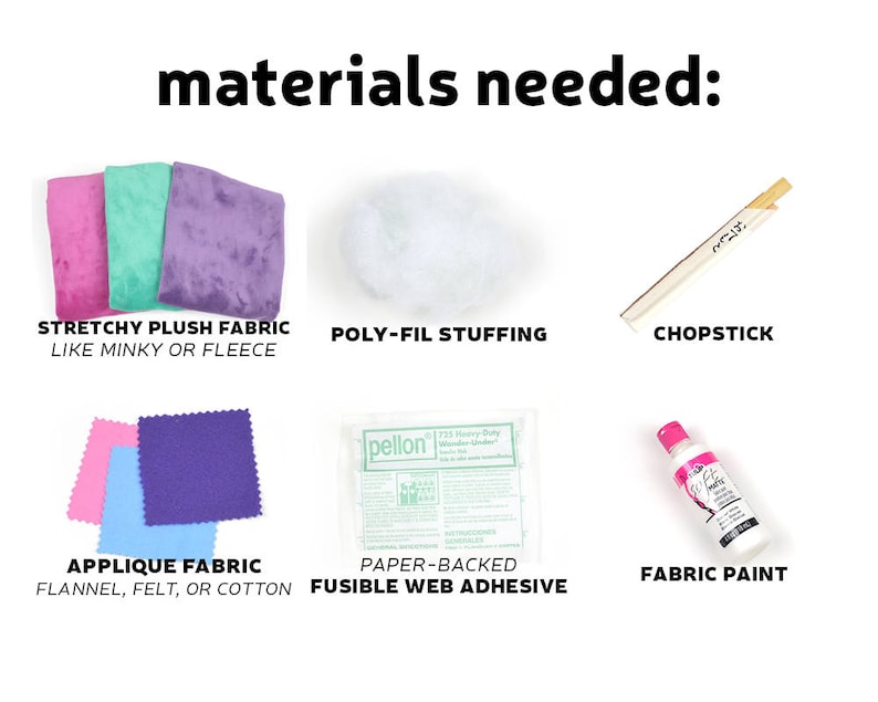 Pu&ograve; includere: Materiali necessari per realizzare un giocattolo di peluche: tessuto peluche elastico, imbottitura in fibra di poliestere, un bastoncino, tessuto per applicazioni, adesivo termoadesivo e vernice per tessuti.