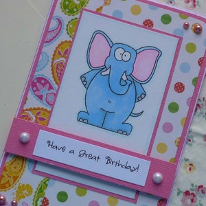 Passez un excellent ANNIVERSAIRE - Carte de voeux vierge faite main avec un doux éléphant