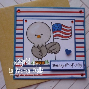 Joyeux 4 juillet - Carte de voeux vierge faite main avec un mignon petit aigle et un drapeau américain pour la fête de l'indépendance