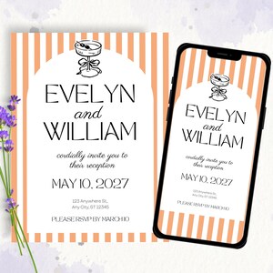 Könnte beinhalten: Hochzeitseinladungsdesign mit den Namen "Evelyn und William" in eleganter Schrift. Die Einladung enthält das Datum "10. Mai 2027" und RSVP-Informationen. Der Hintergrund hat vertikale Pfirsichstreifen und eine Cocktailglas-Illustration.