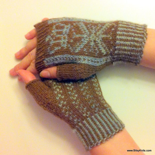 Fingerless Mitt Pattern - Queen Sonja December 2012 PhatFiber Feature