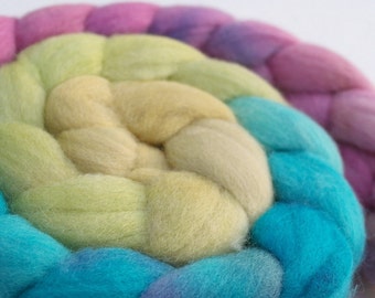 Polwarth Top / Roving -  4 oz braid handpainted colorway "His High & Mighty Prince Tiddly-Push" Gradiant