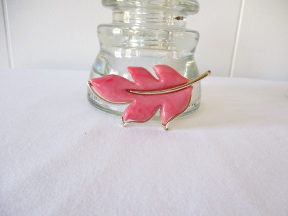 Vintage Brooch Sarah Coventry Pink Thermoset Leaf… - image 2