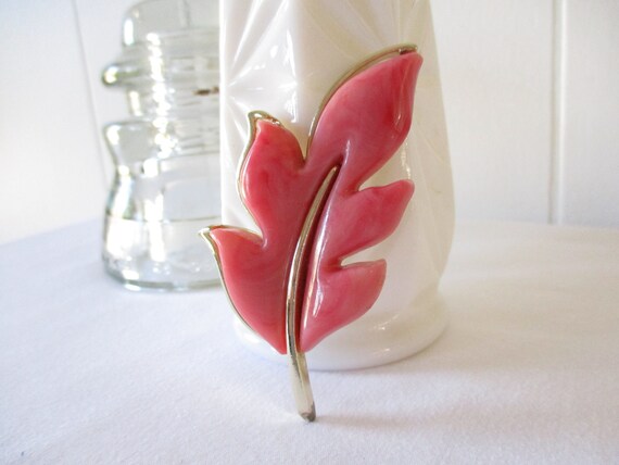 Vintage Brooch Sarah Coventry Pink Thermoset Leaf… - image 1