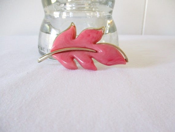 Vintage Brooch Sarah Coventry Pink Thermoset Leaf… - image 6