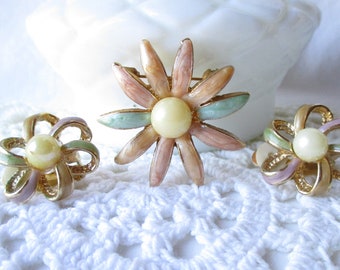 Vintage Brooch Vintage Daisy Pin Vintage Pin Enamel Flower Pin and Earrings