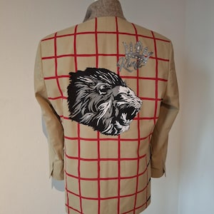 Hand-Painted Lion Blazer – Unisex Art Jacket in Grid Print – Designer Wear