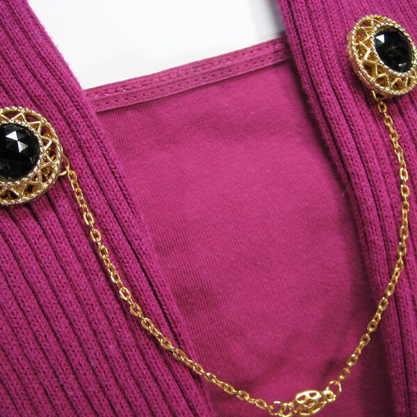 Beautiful Sweater Clip Black Gold Filigree Setting Round Faceted Cabochon Gold Chain for Sweaters Shrugs Cardigans