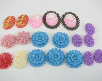 Cabochons Jewelry Makers Crafters Destash!  Mixed Lot of 19 Resin Flatback Flowers Cameos Cabochons for Crafts Jewelry Mosaic