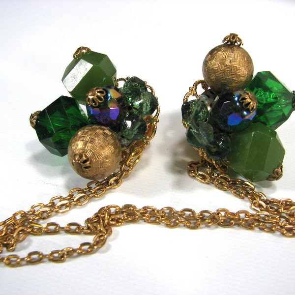 Sweater Clip Green Vintage Bead Cluster with Gold Chain Upcycled Collar Clip Cardigan Accessories