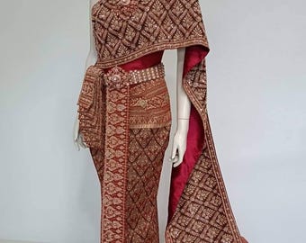 Fantastisk thailändsk chakkri-brudklänning || Handvävt tyg | Handbroderat | Måttbeställd (DDP)