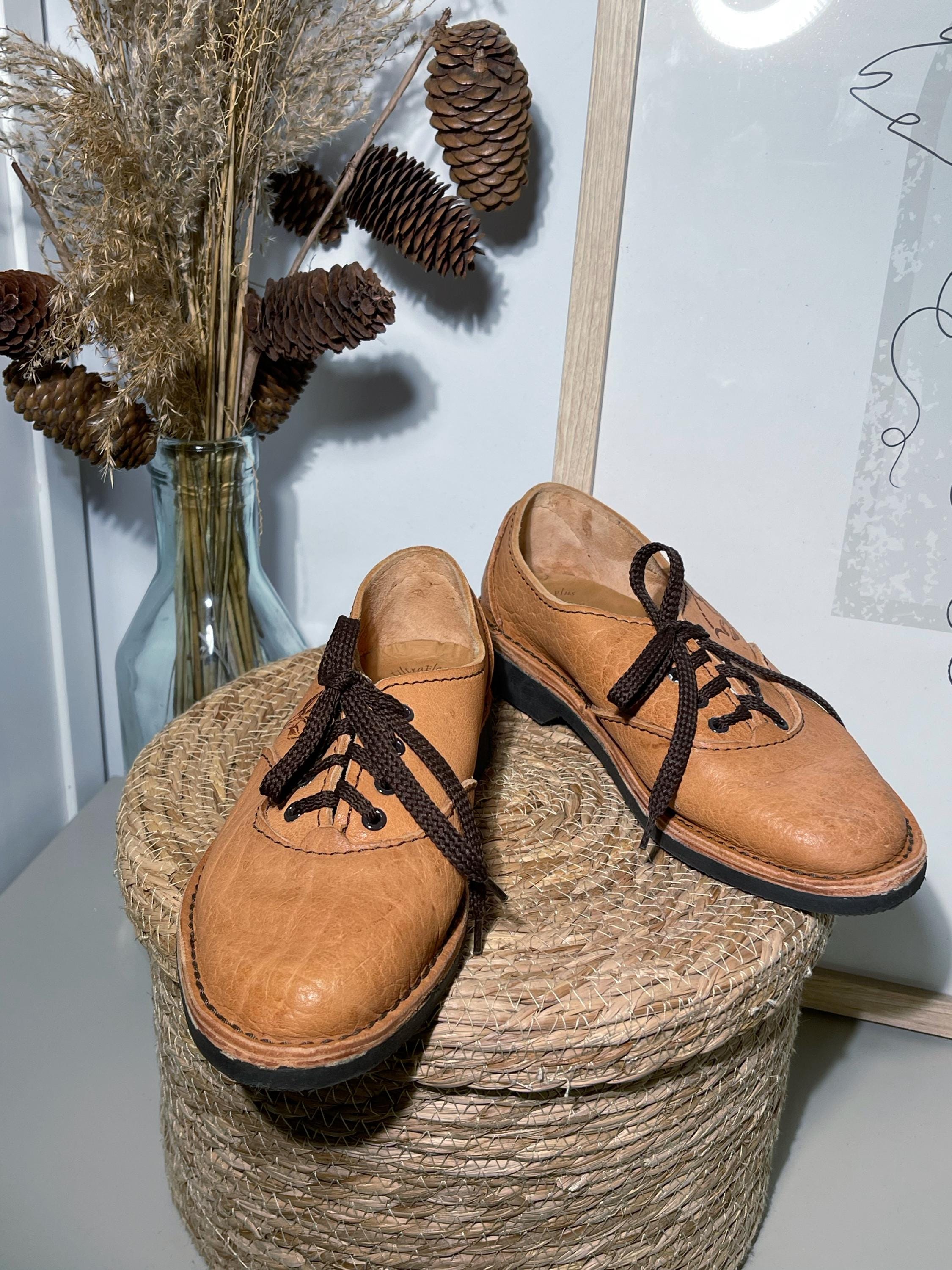 Vintage oxfords retro, 1960s. Woman handmade oxfords genuine leather.  Classic Gabor oxfords, size 37, lace-up. Autumn loafers light brown