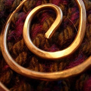 Golden Circle of Life Shawl Pin, scarf pin, sweater closure, sweater clip, hammered brass pin, spiral, circle, swirl, red brass, brooch image 1