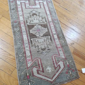 Vintage Oushak Teppich: Türkische Fußmatte (6 x 12 cm) in Braun