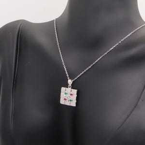 Collana in argento 925ml con piastrelle Bilbao e zirconi bianchi, verdi e rubino