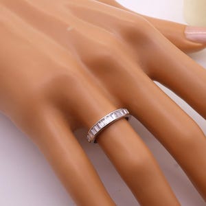 Anel de prata branca 925ml com zircônias baguete