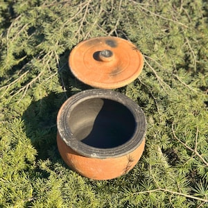 Unglazed Cooking Pot - Natural Clay Cookware for Open Fire / Oven, Rustic Kitchenware with Ceramic Lid - Healthy Baking / Cooking Pot