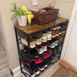 4段シューズラックオーガナイザー（木製天板付き） - 玄関、クローゼット、寝室の収納に最適な自立式メタルシューズシェルフ