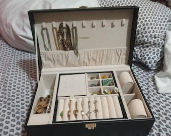Schmuckschatulle mit Uhrenaufbewahrung - 2-lagiger Schmuckhalter aus PU-Leder mit Ring-, Ohrring-Halskettenschlitzen