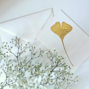 Handgefertigte Karte mit goldenem Ginkgo-Blatt – Eine besondere Geschenkidee für jeden Anlass