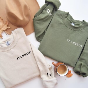Suéter personalizado con letras y números romanos, regalo personalizado para pareja, regalo de aniversario, regalo de San Valentín, regalo para mejor amigo, camiseta de amor