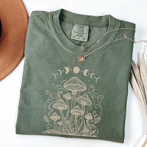 Comfort Colors® Mystical Mushroom Shirt,Forestcore Apparel, Moon Phases Outfit, Moon Child Apparel, Celestial Tshirt, Spiritual Shirt, M2239 Bild 1
