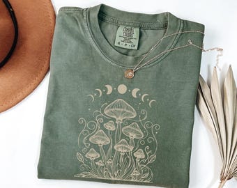 Camisa Hongo Místico Comfort Colors®, Ropa Forestcore, Conjunto Fases Lunares, Ropa Lunar Infantil, Camiseta Celestial, Camisa Espiritual, M2239
