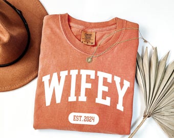 T-shirt Comfort Colors® Wifey Est, chemise personnalisée de l'année pour femme, cadeau d'anniversaire pour elle, cadeau de mariage, chemise future femme, t-shirt EVJF