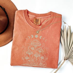 Comfort Colors® Mystical Mushroom Shirt,Forestcore Apparel, Moon Phases Outfit, Moon Child Apparel, Celestial Tshirt, Spiritual Shirt, M2239 Bild 3