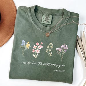 Comfort Colors® Consider How The Wildflowers Grow Outfit,Luke 12:27 Shirt,Women's Bible Shirt,Motivational Faith Apparel, Prayer Gift, M2261