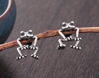 Vintage Frog Earrings, Silver Frog Dangle, Cottagecore Jewelry, Cute Animal Earrings, Goblincore Aesthetic Accessories, Whimsical Frog Gift