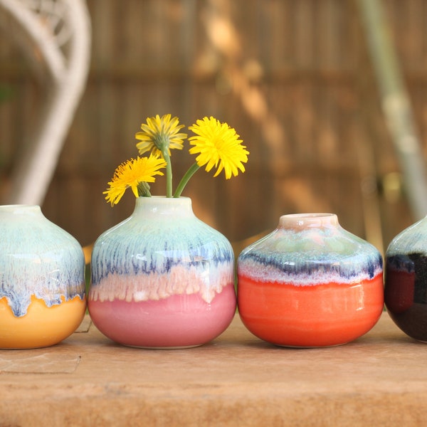 Vase bouton en céramique au choix // petit vase en céramique // petit vase en poterie