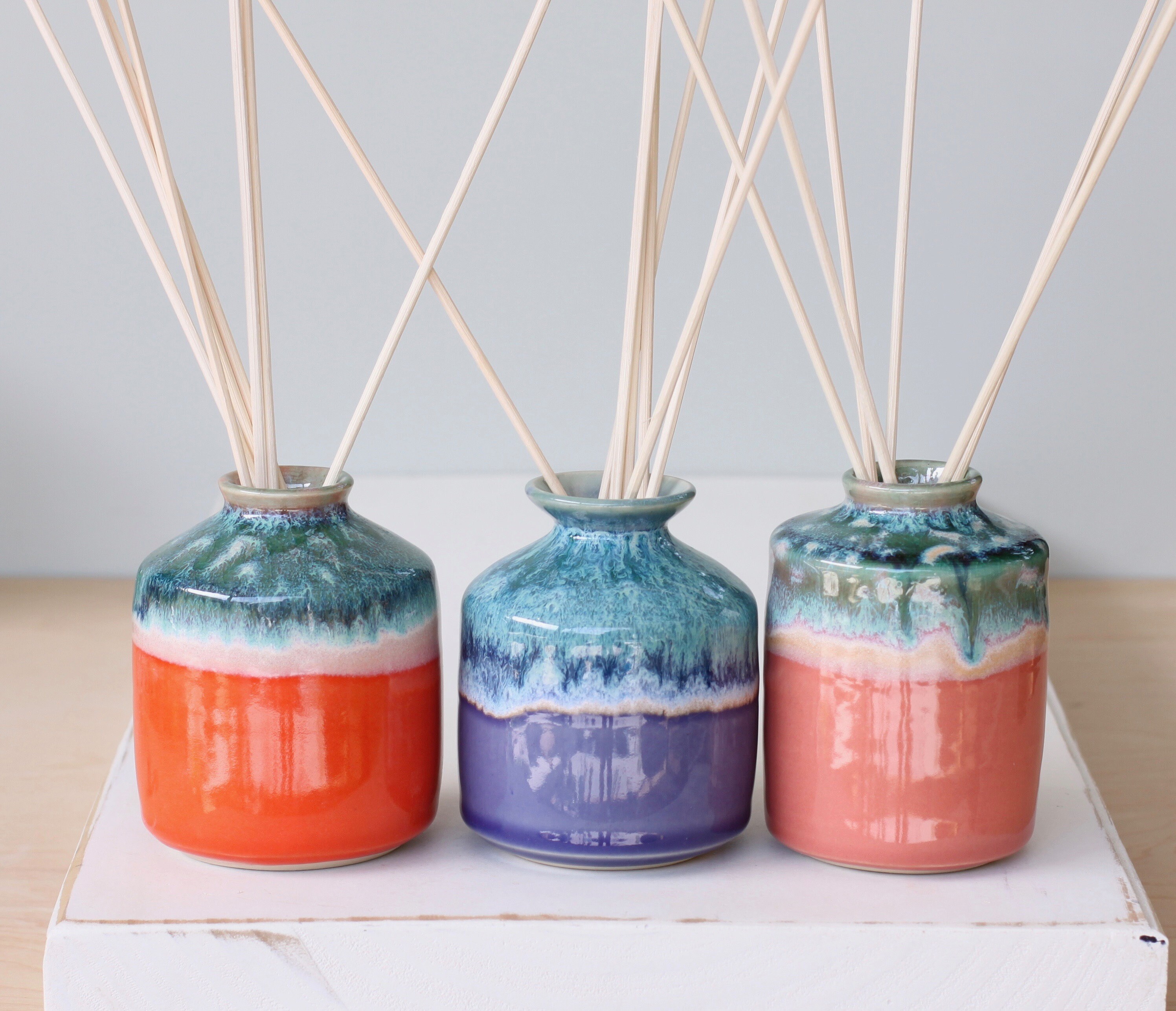 reed diffuser vase with oil // ceramic reed diffuser // room