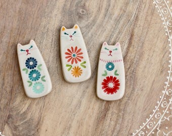 Handmade Porcelain Cat Magnet – Floral Kitty Decor, Cat Mom Gift