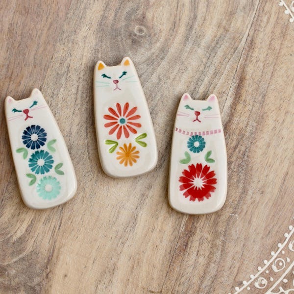 Handmade Porcelain Cat Magnet – Floral Kitty Decor, Cat Mom Gift